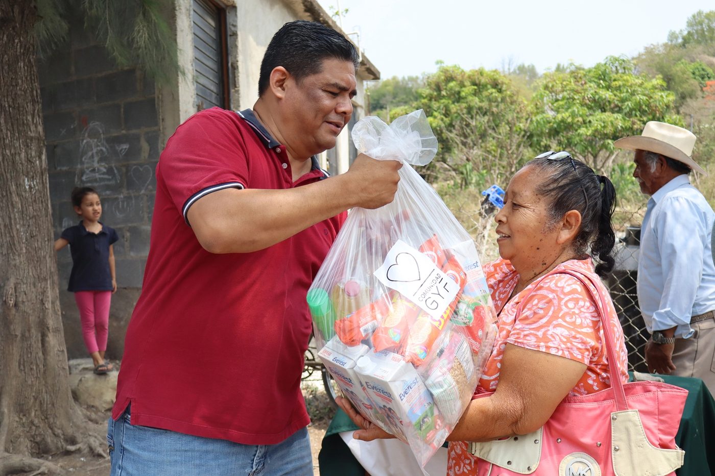 Entrega de despensas de Somos Ayuda