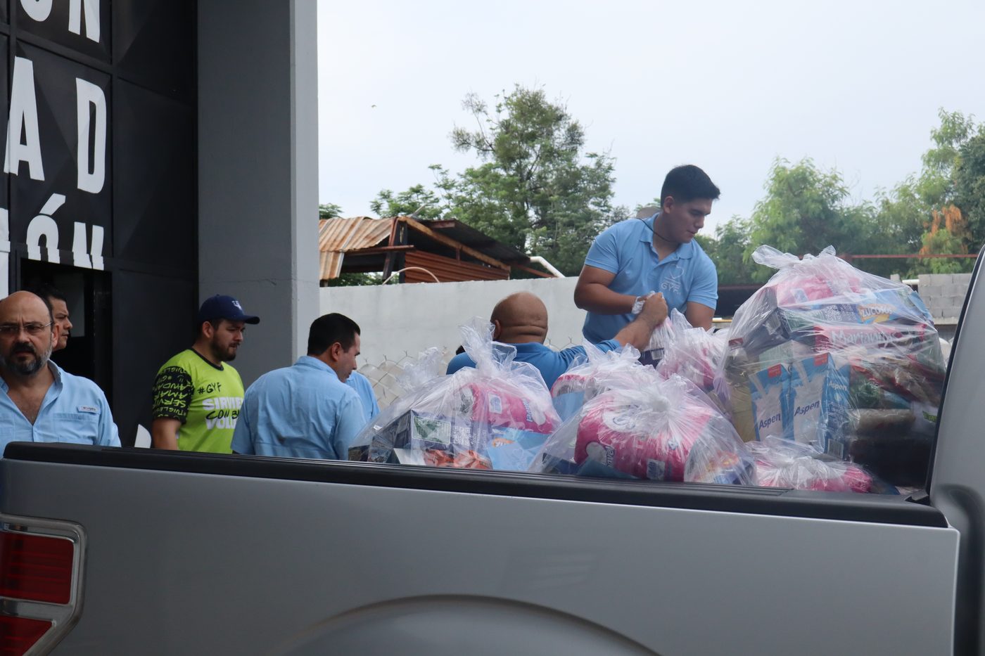 Entrega de despensas de Somos Ayuda en Ciudad Victoria
